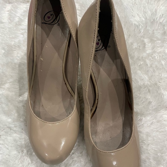 D Size 8.5 - Picture 2 of 2